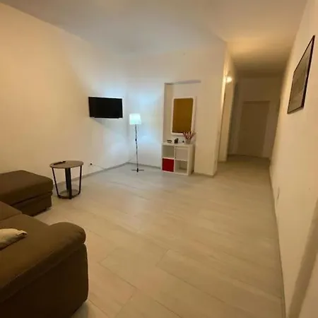 Anna Codice Iun R6300 דירה